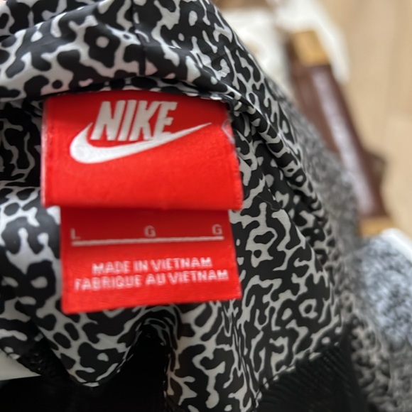 Nike rare color pattern water repellant zip jacket with hood. Size L - Picture 12 of 15